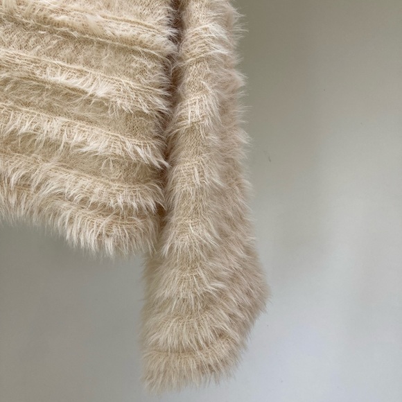 Dee Elly | New without Tags Fuzzy Bell Sleeve Cropped Sweater - Picture 7 of 8